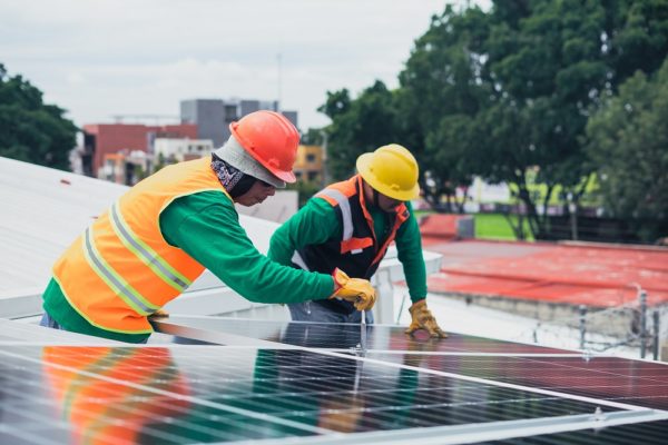 Eólicas e solares ampliam oportunidades de emprego no setor de energia